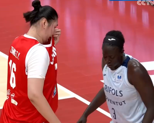 伍祥配资 轮休两场复出状态一般：张子宇19分钟8分4失误 2.26米对抗成弊病